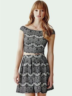 Guess - Black and White Lace-Pattern Crop Top & Skirt Set - Women